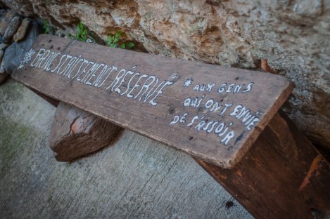 Translation (I think):  "Bench Strictly Reserved *For Those Who Wish to Sit Down"